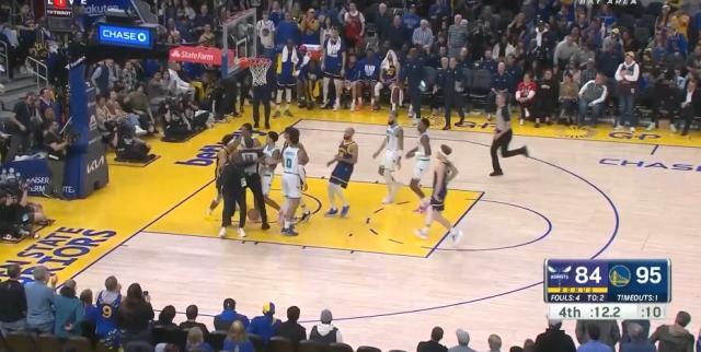 勇士黄蜂冲突！两人被驱逐 追梦喷格威引队友大笑