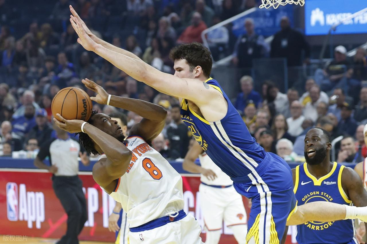 新水花兄弟诞生！库里迎来又一个克莱！太强硬！巴特勒打爆尼克斯