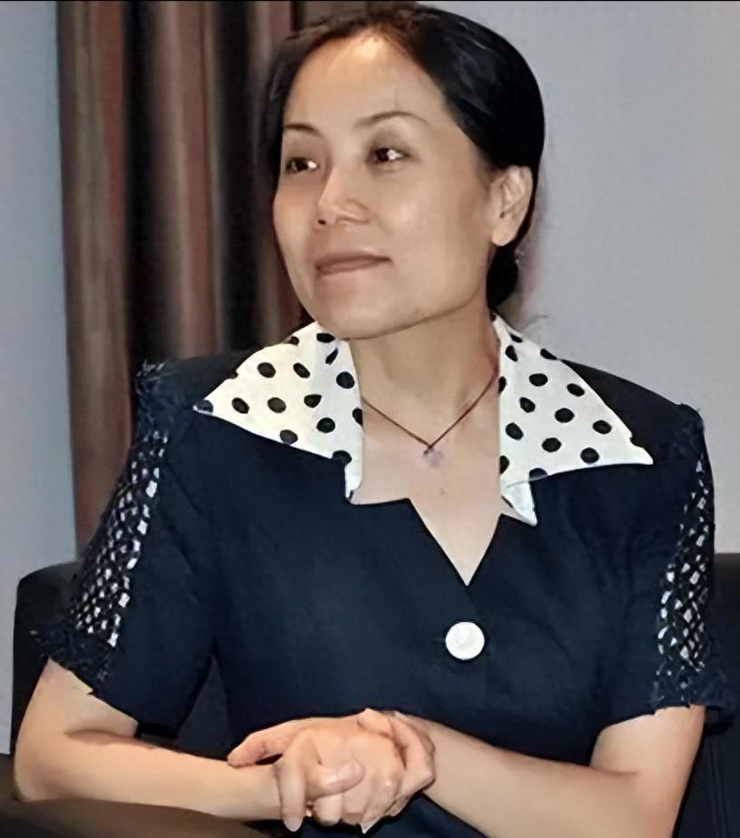 华体会体育-出身浙江豪门，前夫是上海顶级富豪，现仍在前夫集团担任高层领导