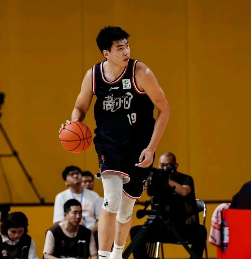 华体会HTH-CBA男篮最新动态！广东男篮vs广州男篮，赛前带来广东男篮徐杰、胡明轩、拉科塞维奇以及广州男篮徐昕最新消息